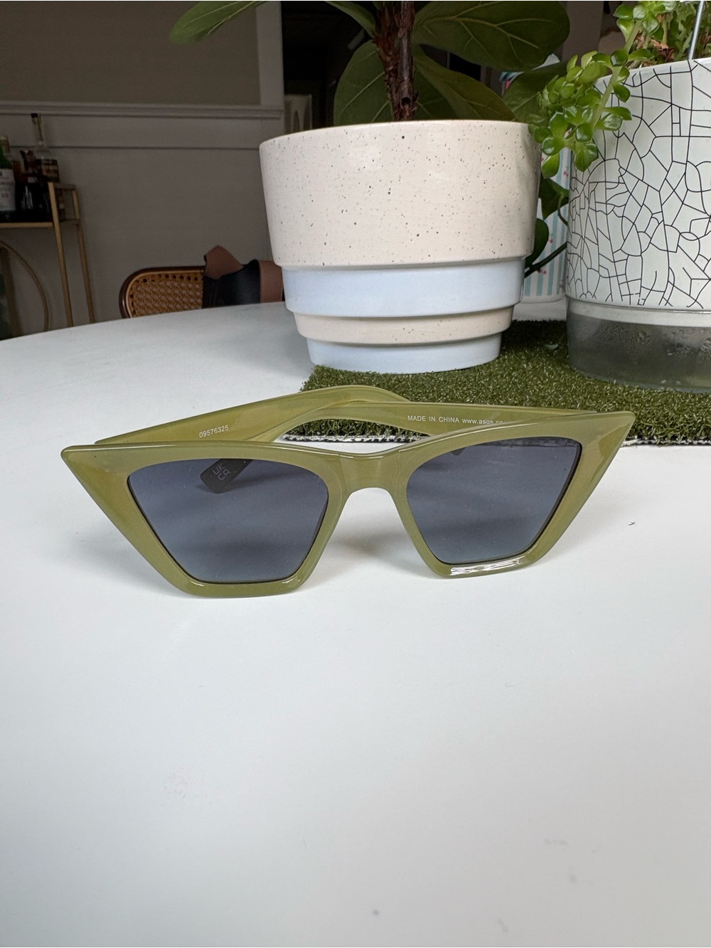 Olive Cat-Eye Sunglasses - Women's Fashion Accessory